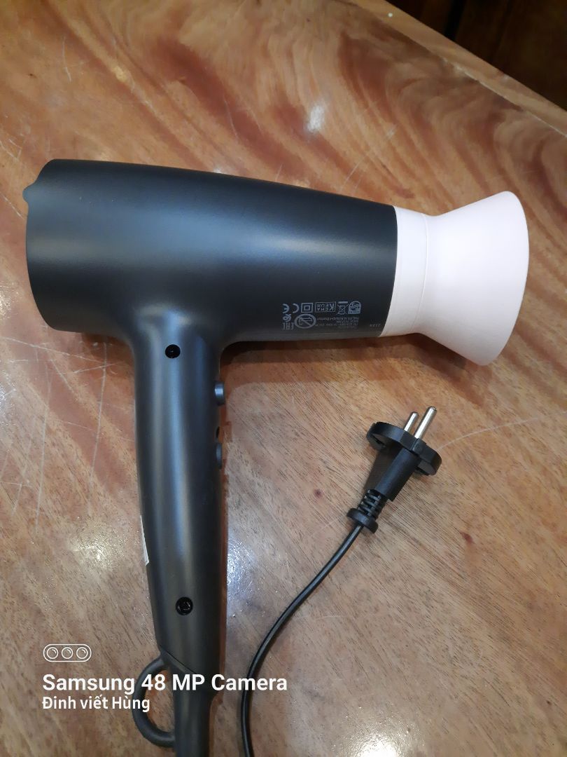 giao hàng nhanh,hộp không bị móp méo,  nhân viên giao hàng thân thiện. máy đẹp và rất chắc chắn, đây điện hơi mỏng manh so với công suất máy còn lại mọi thứ đều ổn.  thank tiki