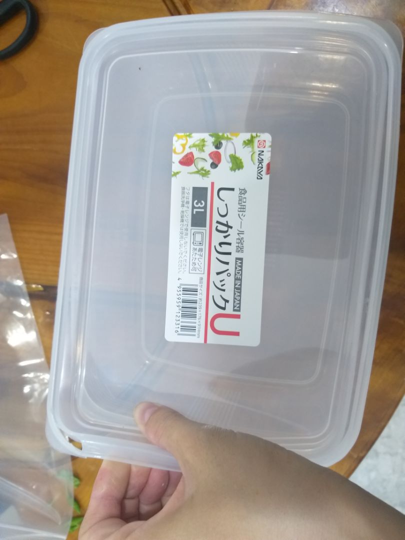 giao hàng quá chậm. đặt từ 9/9 mà đến 9/11 mới nhận được. hộp bị hư nắp, mua về cốt để đựng thực phẩm vì có nắp silicon mà thế nào thì sao dùng đc. chủ quan ko xem hàng nên vậy. ko bao giờ mua nữa