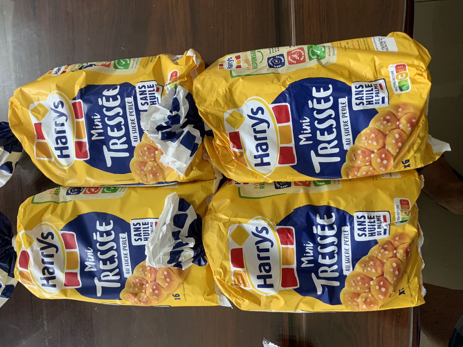 Hàng về tới trạm vc kg giao hàng , nói là đang giản cách kg giao dc