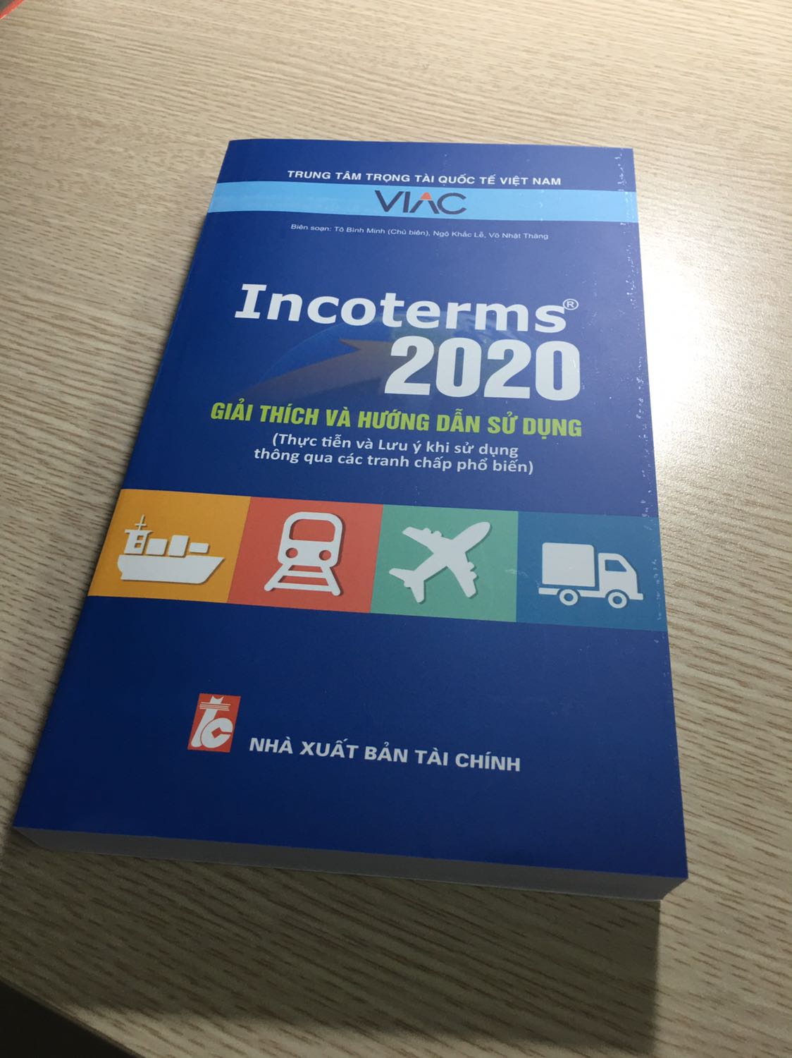 Sách mới, sách thật nên in rõ nét, chất lượng tốt. Shop bọc cẩn thận, giao hàng nhanh. Mới đặt 1 ngày mà Tiki đã giao hàng rồi. Lần tới sẽ ủng hộ shop.