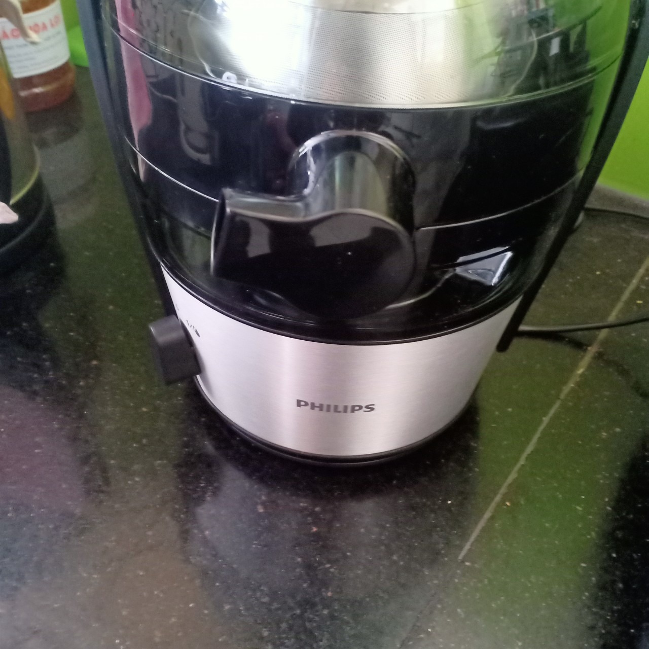 Vẫn như trường hợp của bạn Lê Thị Khánh Hoà tôi mua máy HR1863 (đã thanh toán tiền trước) nhưng lại giao máy HR 1836 , ngoài thùng thì dán HR1863 nhưng ruột lại HR 1836 .

Cuối cùng giữa Tiki và nhà cung cấp " Gia Dụng Bảo Nghi "  có thật sự tôn trọng những phản ánh từ khách hàng để những khách hàng như tôi và sau này không còn tình trạng này hay không ?