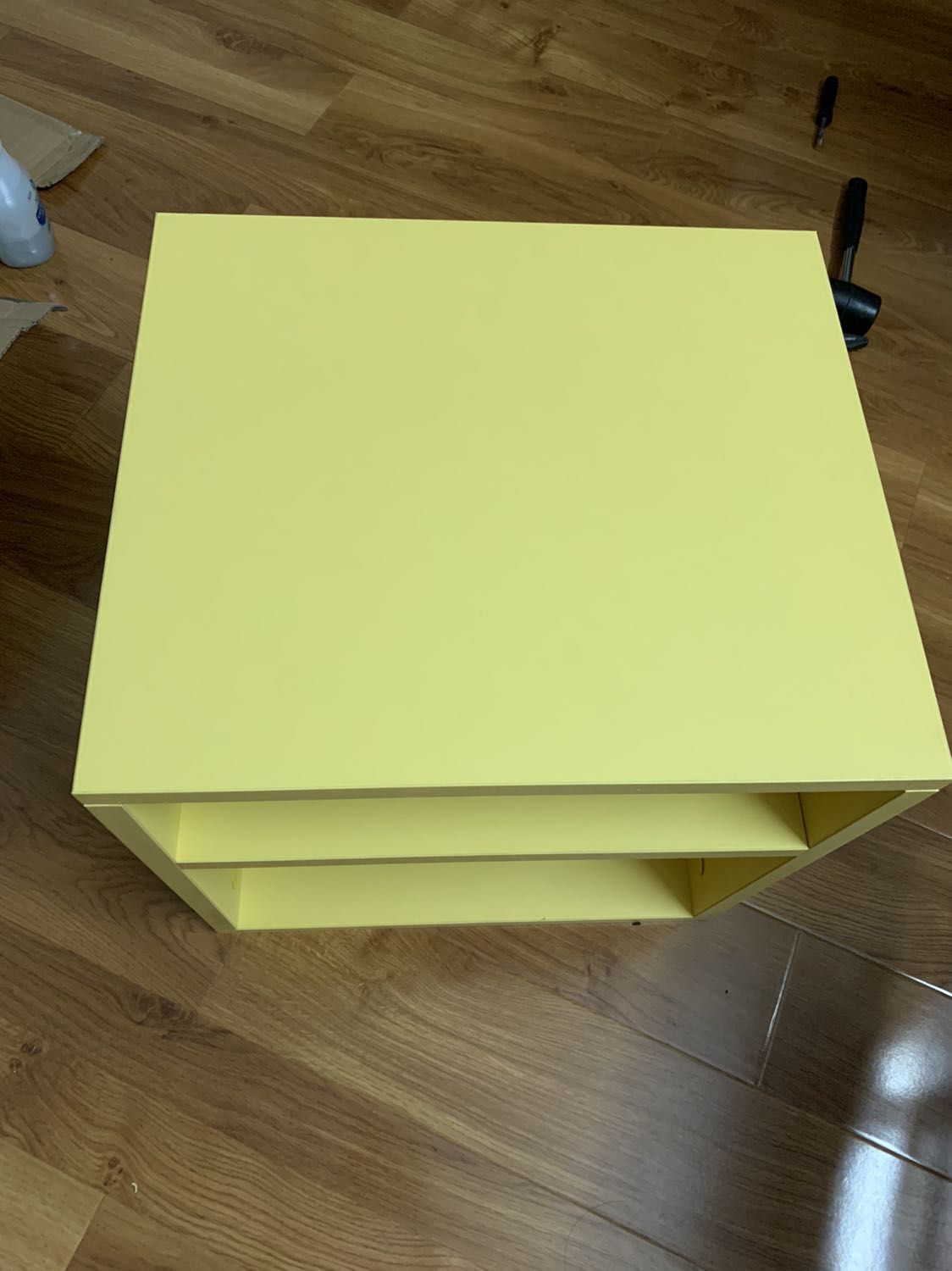 Sản phẩm đẹp chắc chắn, lắp ráp nhanh khoảng 30p là xong. Màu sắc hơi sáng, ban đầu mình tưởng màu vàng đồng.