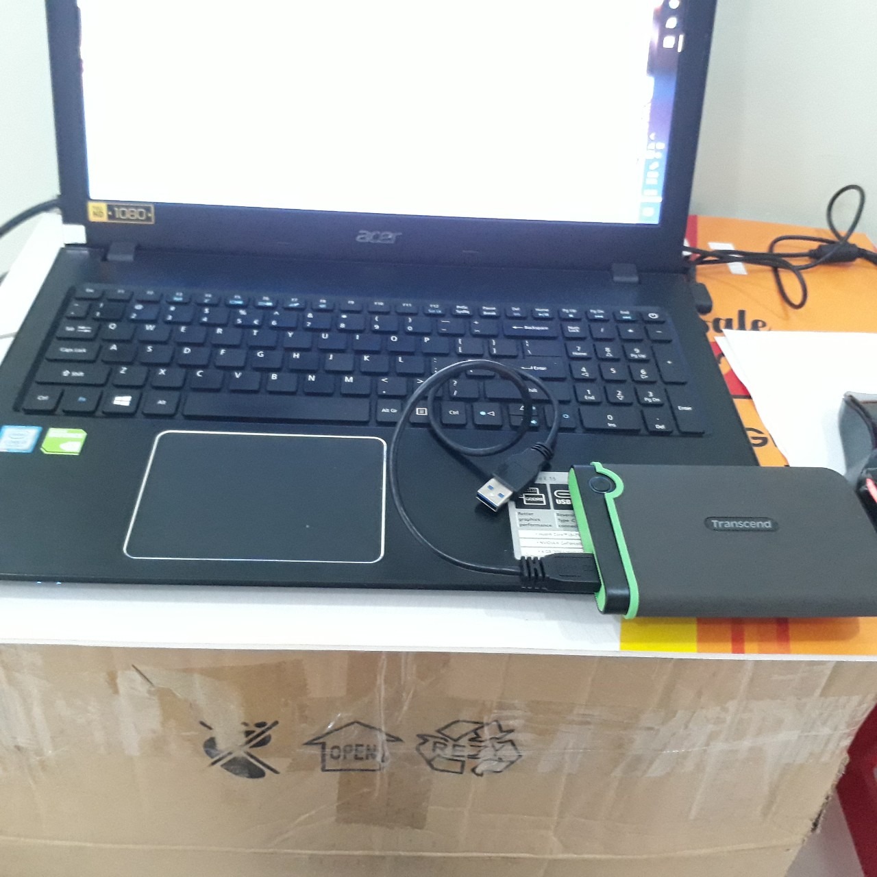 dung lượng 2 tb còn 1,81 TB, ban đầu mình tính chọn 1 TB thì chắc nó chỉ còn hơn 900 GB, do đó nếu hay đi quay film, cần lưu nhiều dữ liệu nặng hoặc lưu nhiều film nặng, các bạn cân nhắc nên chọn từ 2 TB trở lên các bạn ạ, mỗi lần quay video 1 tiếng hết cả 20 GB rồi. tốc độ của ổ cứng này mình lưu file 1,7 GB, tốc độ khoảng 7s là lưu xong các bạn nhé.