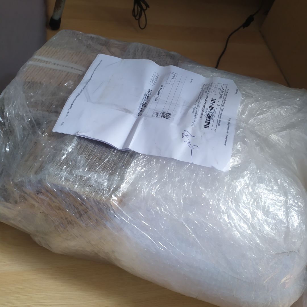 cuộn nhỏ gọn, shop gói hàng kỹ lưỡng, chắc chắn ^^