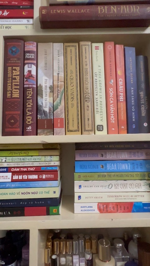 Tiki giao siêu nhanh. Cuốn này đọc 1 xíu là xong. Văn phong cực kỳ ấn tượng. Nội dung sâu sắc.