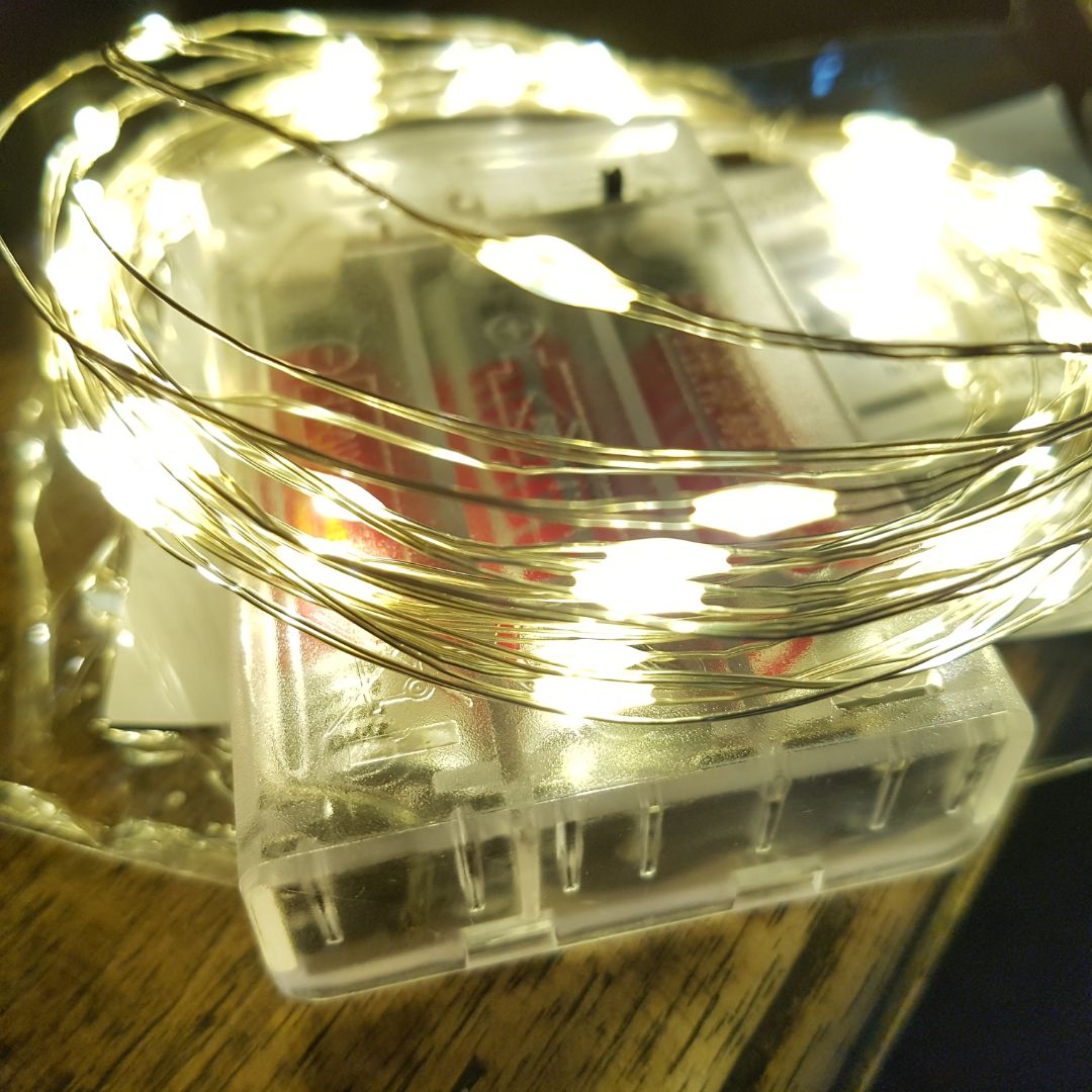 Quá xịn. Minh mua loại 5 mét nháy có công tắc gạt chọn Luôn sáng/ nháy chớp/ Tắt dây phủ màu bạc kẽm quá đẹp. Treo lên phòng đẹp. Đèn lúc đầu nhìn mong manh nhưng hóa ra quá bền và dai. Mình dùng 1 tháng rồi ko thấy vấn đề gì. 10 sao cho chất lượng.