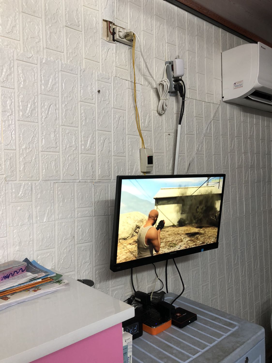 Chất lượng gia công ok, chỉ ko thích tắc kê đi theo khá dỏm, phải thay cái khác