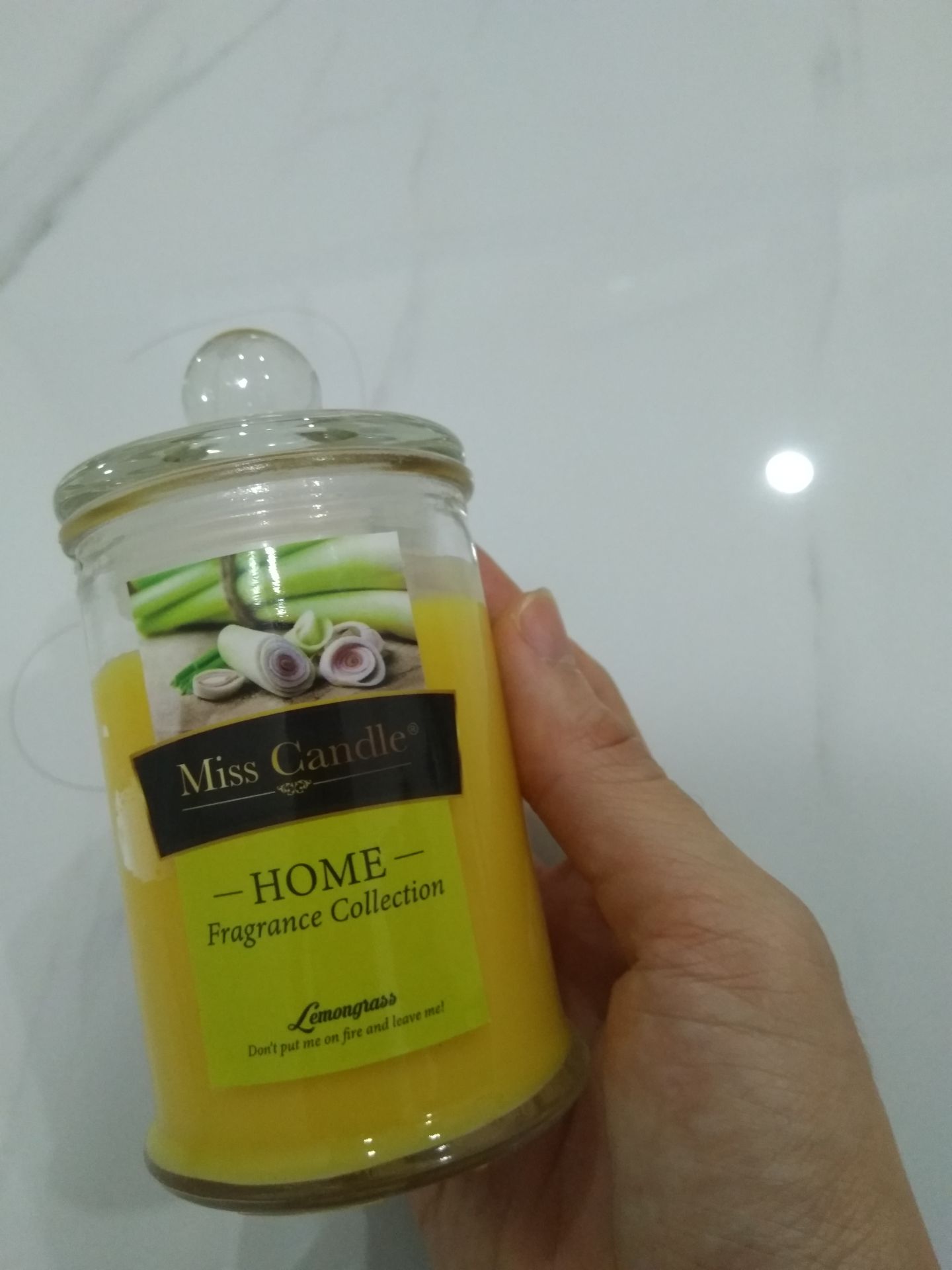 Nến được đóng gói cẩn thận. Đúng như hình.