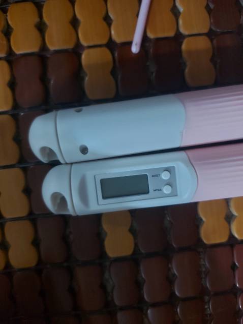 Dây nhảy đẹp, tay cầm có chống trượt rất chắc chắn, màu đẹp giống hình shop đăng,  mua dùm bạn khen quá trời, nên mua nha mọi người.