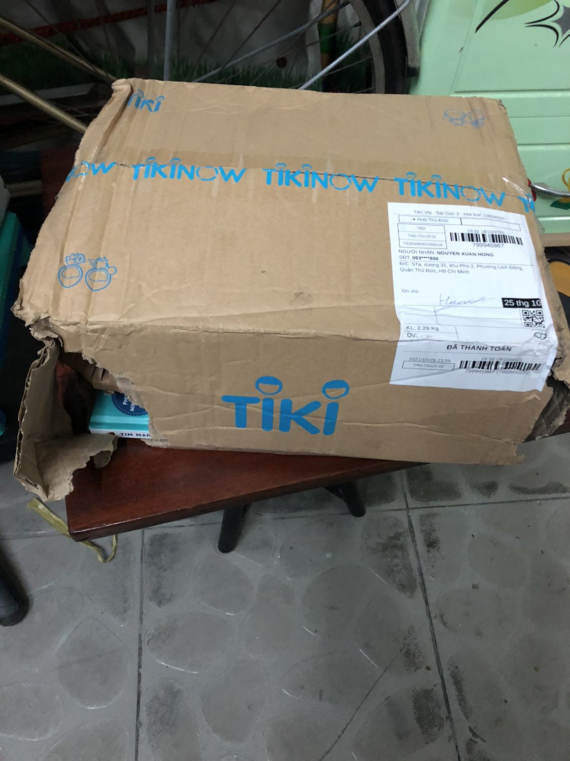 Khâu đóng gói lần này quá tệ. Sách chưa đọc nên chưa có nhận xét gì.

Mình sửa lại đánh giá 2 sao thành 1 sao, vì mình tt đặt sách tiki và lại nhận được 1 thùng sách móp méo, rách góc tương tự… mới mua thêm cái gói 99k của tiki sách, k bao nhiêu nhưng bđ thấy có chút hối hận vì trải nghiệm mua sắm chẳng mấy hài lòng