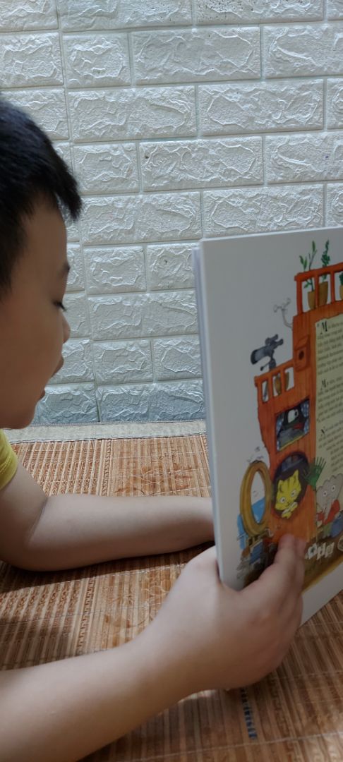 bạn ấy đọc đi đọc lại mấy lần