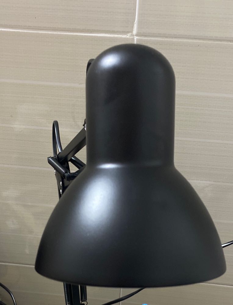 Cái đồ chụp không to lắm nên không che được hết bóng đèn. Có thể bị chói mắt nha. Ngoài điểm đó ra thì ok hết nè. Shop dễ thương nhiệt tình, chu đáo. Ship hàng cẩn thận. Mình mua 2 cái lận. Giờ mới mở ra để đánh giá. Mng nên mua bóng đèn ở ngoài 7w màu vàng sẽ đỡ chói mắt hơn nếu k thích ánh sáng trắng nha