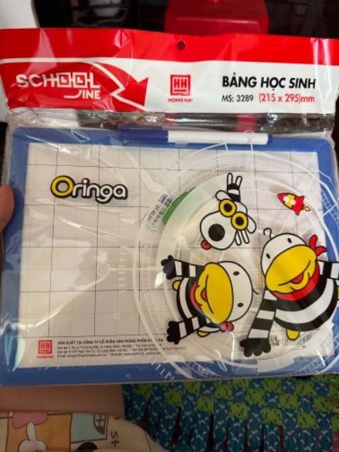 Bảng con dùng cho lớp 1 và lớp 2 nhé cả nhà, có 2 mặt, 1 mặt dùng phấn, 1 mặt dùng bút lông, rất hài lòng.