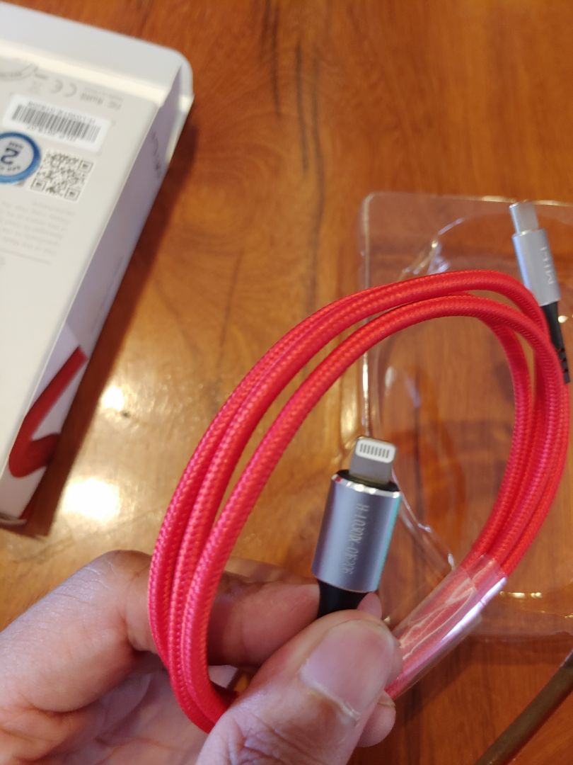 Sản phẩm dây rất đẹp và đầu cắm có viền cắt  tròn cả trên và dưới lấp lánh rất đẹp , dây sạc được bảo hành trọn đời nên mình rất thích về khoảng bảo hành trọn đời ?? , dây sạc rất nhanh khoảng 30p đầu như quảng cáo , lúc mình đặt mua đúng lúc giảm giá ?? . Mình mua bên shop Tiki Tranding , mọi người nên mua dây này về dùng , mình thấy nó ngon hơn cả hãng AnKer