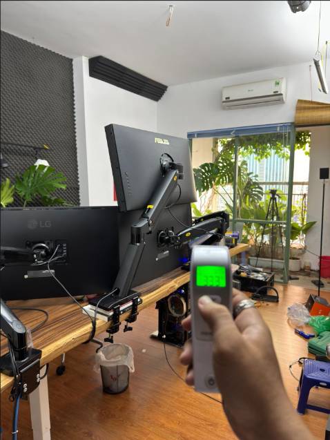 Sản phẩm không thể xuất 2 màn hình cùng một lúc chỉ có thể xuất một cổng tại một thời điểm