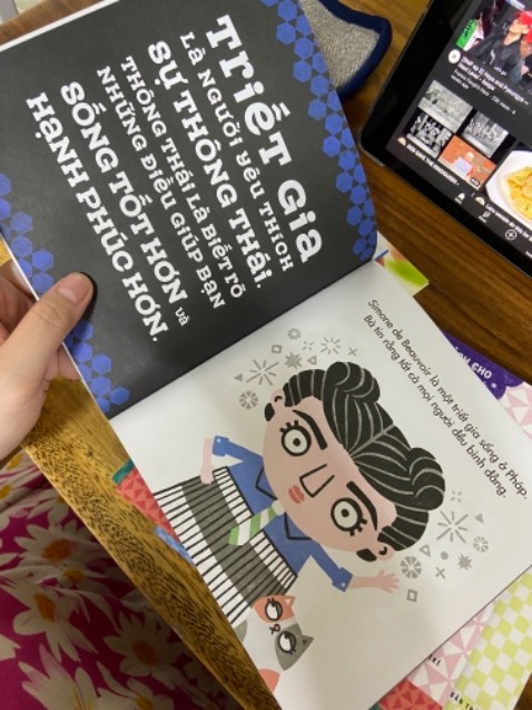 Giấy có hơi mỏng manh xíu. Nội dung thì ổn do cái này của nhà xuất bản lớn làm.