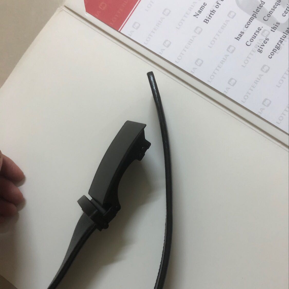 Mua đc cái thắt lưng chim ưng ghê. Đơn giản mà sang lắm anh em nhé! Quy định công ty không đc dùng thắt lưng mầu mè. Mua cái này mấy anh em hỏi địa chỉ mua. Kkk, nhờ vợ tìm cho ưng cái bụng. Giá thì rẻ nữa.