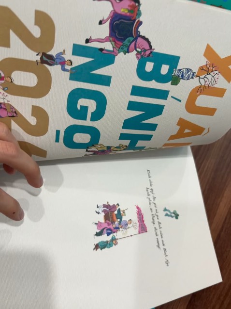 Thật tuyệt khi được nhận sớm và háo hức giở đọc cuốn sách mình mong chờ đặt vào đêm hôm trước