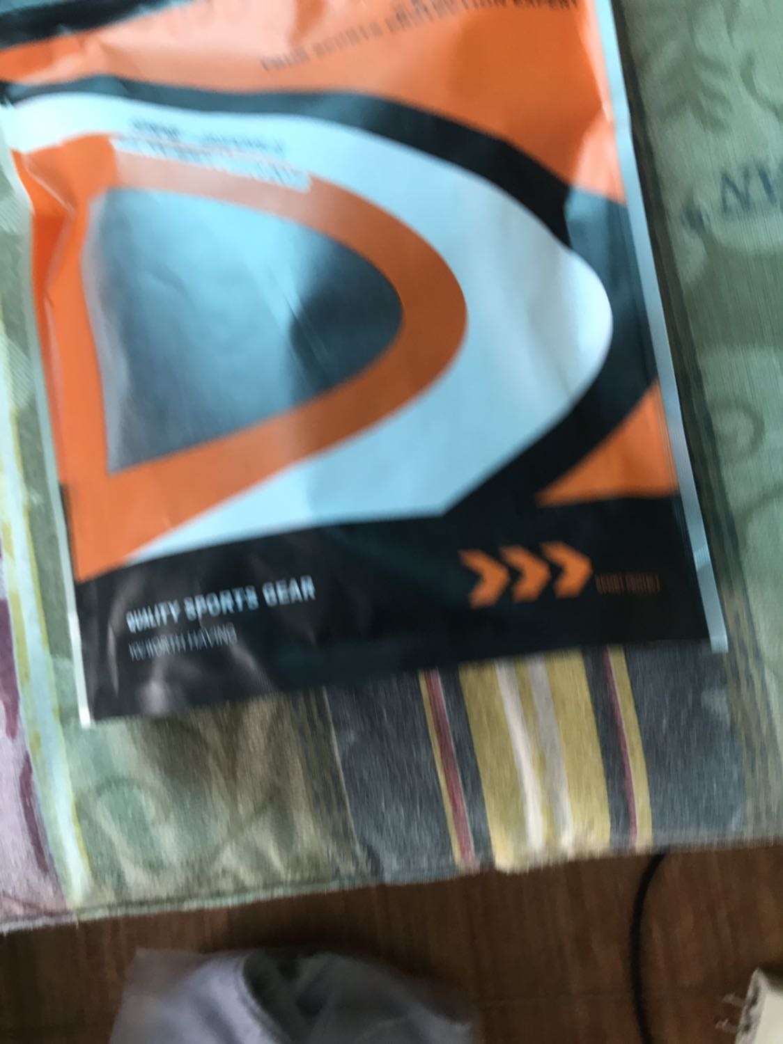 Giao hàng nhanh hơn dự kiến tận hai ngày dù đang dịch bệnh , mới đeo được một lần nhưng có cảm giác êm , nhẹ , không thắt quá , sản phẩm đẹp nên mua vì có free ship :)