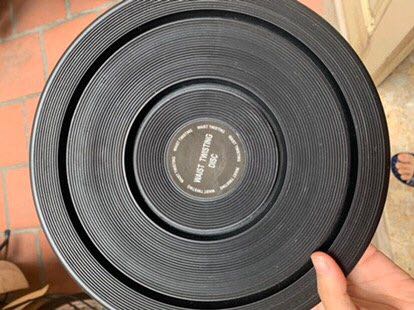 Ship nhanh quá trời! Vừa đặt xong đã nhận rùi hú hồn 
Giá cả như này hợp lý rùi ạ Cơ mà quên mất không đặt cái thảm yoga của shop nên giờ lật đật mua 1 cái nữa
Tặng shop 5 sao vì chăm sóc khách hàng có tâm ghê lun
À, nhớ tặng em mã giảm giá nha nãy nhắn mà em quên mất chưa lưu