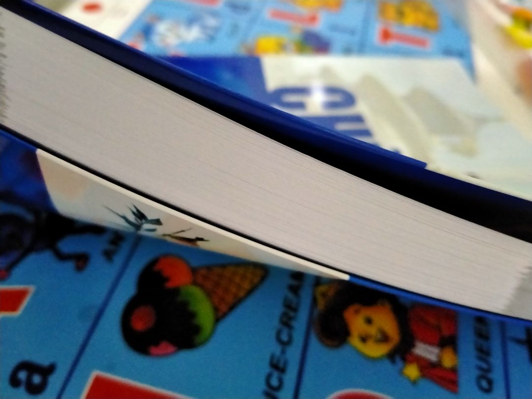 sách dày, cầm nặng tay, in ấn đẹp, trang giấy chất lượng khá tốt, bôi xoá nhiều vẫn không bị nhàu, nội dung chủ yếu về cách viết các bộ thủ thêm một số từ mới. Dành cho các bạn mới tập viết tiếng trung khá oke.