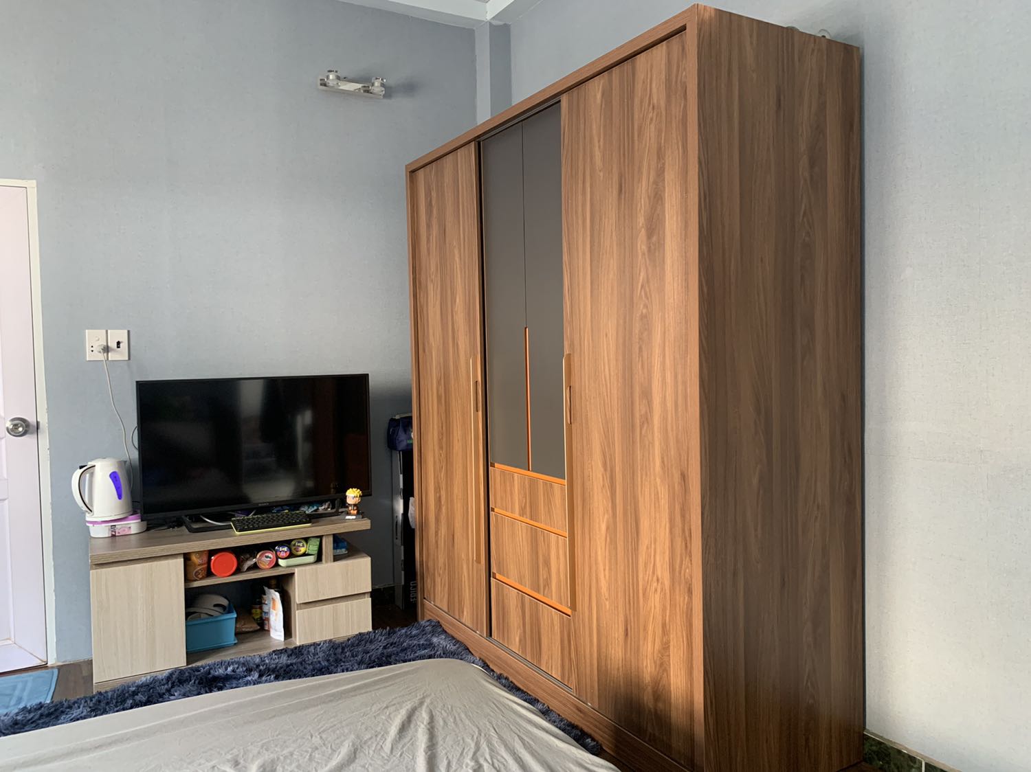 Tủ xuất sắc! Nhân viên chăm sóc và lắp đặt cực dễ thương và chu đáo. 👍🏻