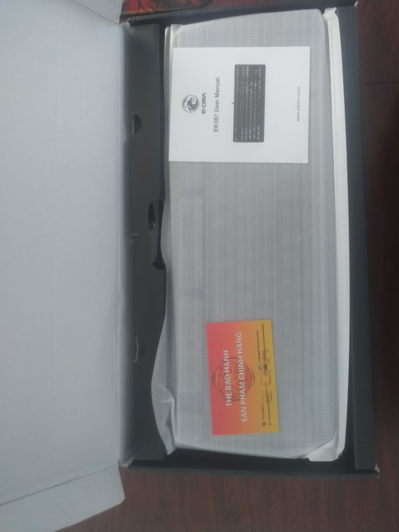 Shop giao nhanh chóng trong mùa dịch, nhân viên giao hàng nhiệt tình giao trong mưa.
về bàn phím cầm nặng tay, phím brow bấm cho tiếng kêu vừa phải, thiết kế phím dạng doule click nên cho cảm giá tay tốt hơn, các chức năng led thú vụ nhiều cách lựa chọn, phù hợp cho các bạn thích phong cách tối giản gọn nhẹ hay đi lại tiền mang theo. cáp usb type c mạ vàng và bọc dù cảm qua ban đầu là rất bền. sản phẩm đáng mua và trải nghiệm