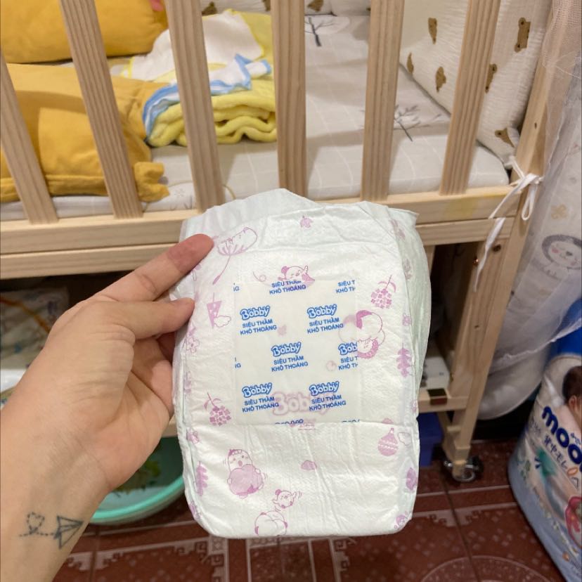 Miếng lót nói có rảnh rốn nhưng mình k thấy có, không biết sản phẩm như thế nào nữa. Như ngoài bìa vẽ rảnh rốn rõ ràng như bỉm thật không thấy, không biết có phải hàng nhái hay không Miếng lót nói có rảnh rốn nhưng mình k thấy có, không biết sản phẩm như thế nào nữa. Như ngoài bìa vẽ rảnh rốn rõ ràng như bỉm thật không thấy, không biết có phải hàng nhái hay không