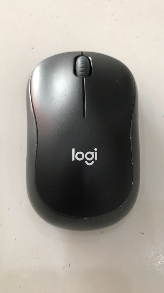 Ship siêu tốc.
Sản phẩm mới, đẹp như hình.
Chú ý: khi gạt công tắc ON thì đèn quảng không hiện như các loại chuột khác nên dễ nhầm tưởng là chuột hư. Các bạn đừng quan tâm đến tín hiệu đèn nhé. Cắm USB vô máy, kiểm tra pin ở mouse rồi gạt ON, cầm chuột click trái phải, con lăn… Thấy chuột trên màn hình chuyển động là ok.
Cứ gạt công tắc sang ON, cắm