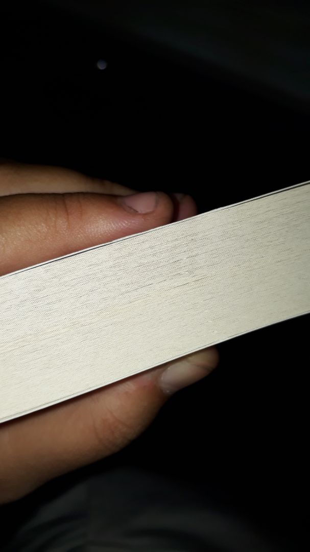 Mình mua sách làm quà tặng, nhưng bìa sách có dấu bị rạch, gáy sách rách và vênh lồi lõm nhìn rất khó chịu, có vết bị bẩn. Hy vọng tiki cải thiện hơn