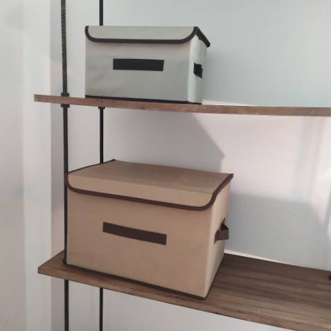 hộp vải rất chắc chắn, shop giao hàng nhanh nữa mà h dọn phòng mới quay đc, màu đúng hình mình rất thích lun, đựng đồ mỹ phẩm rất gọn và tiện nè 😊🥰

đã từng mua loại giống na ná nhưng là của trung Quốc nhưng dùng nó chán và độ bám ko có, lại không chắc chắn!! nên hơi èo uột, màu sắc thì cũng ko tươi lắm! lô này mình thực sự ưng ý vì là màu sắc nó tươi, nhìn bên ngoài đẹp hơn hẳn ảnh chụp!! máy mình hơi cùi á!! ko bật lên được!! mọi người nên mua xem thêm. đảm bảo thích luôn, set này có 2 chiếc to và nhỏ nên đựng đồ đa dạng!