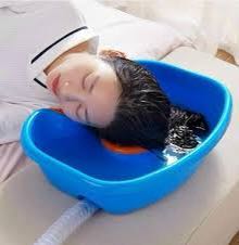 Chậu gội đầu tiện lợi, thích hợp dùng cho trẻ em và người lớn tuổi, dễ sử dụng, nhưng lỗ thoát nước hơi bất tiện vì ko chảy hết nước đc