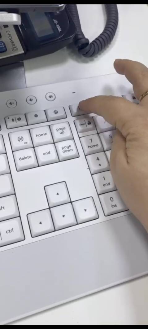 Đèn báo nút numblock không sáng, hỏi shop nhưng không trả lời Đèn báo nút numblock không sáng, hỏi shop nhưng không trả lời