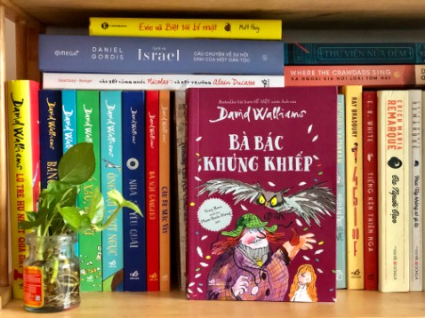 Bậc thầy kể chuyện David Walliams mà có sách mới thì auto ôm thôi, lối kể phóng đại, hài hước làm những chi tiết ngỡ như bình thường cũng thành thú vị vô cùng.