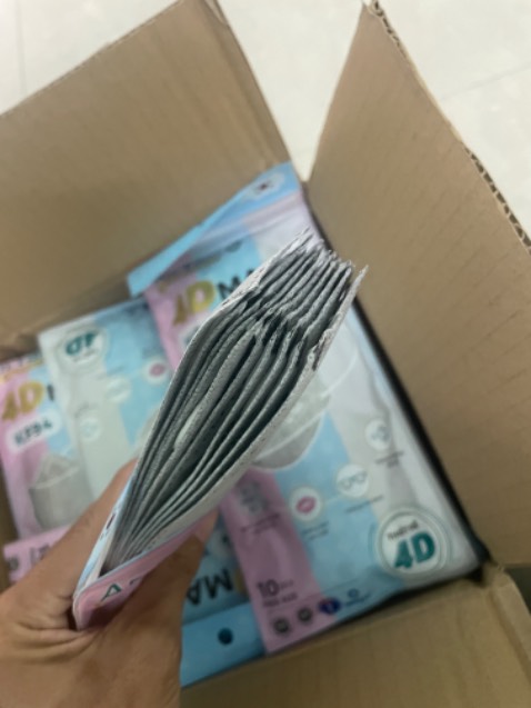 Đóng gói kĩ lưỡng, khẩu trang dùng hài lòng không bị xù lông như những loại mua ở tiệm thuốc tây, dễ lấy ra do sắp xếp gịn gàng (có mấy loại khẩu trang hãng khác lấy cái này kéo theo cái kia) giá mua ***đ tháng 9/2024