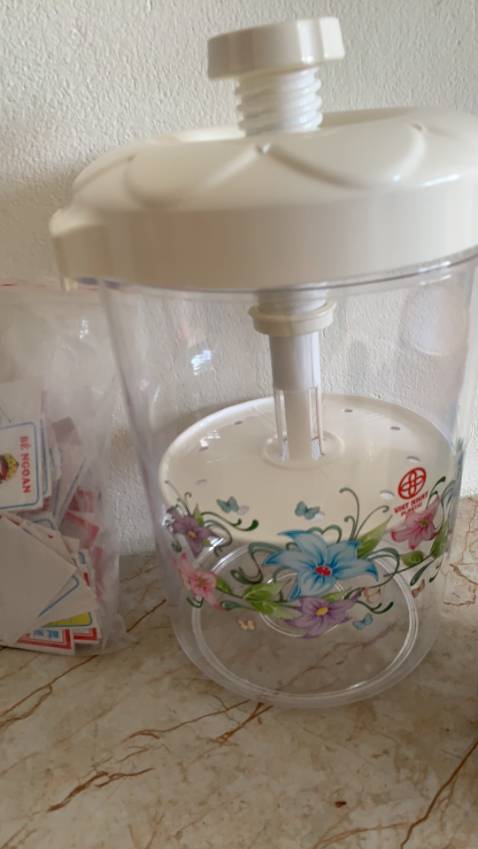 Shop giao hàng nhanh, hộp dùng rất thích vì có cái vỉ cài. đóng gói kĩ càng, sản phẩi tốt nên mua ạ