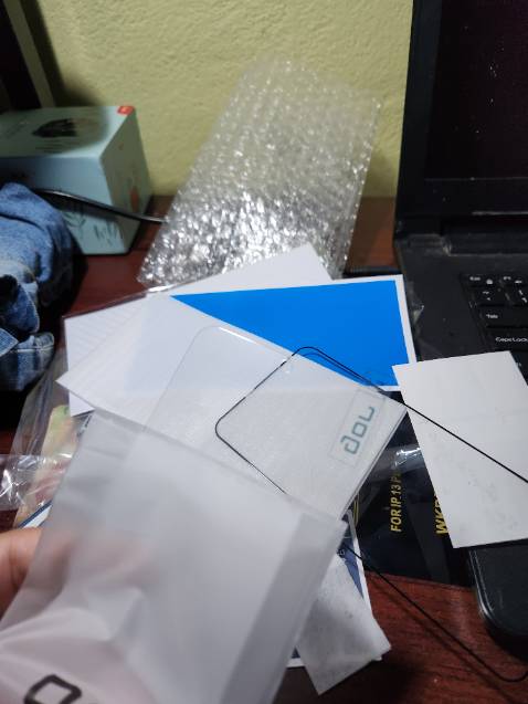 Không hài lòng, đặt mặt kiếng full viền đen, giao loại ko full viền. Làm ăn mất uy tín giá loại này rẻ hơn full viền đen, bám vân tay ko tốt mình đã từng mua. Mình mới bóc cái cũ ra ko để ý. Giờ muốn dán để dụng dụng tránh sướt. Nãn