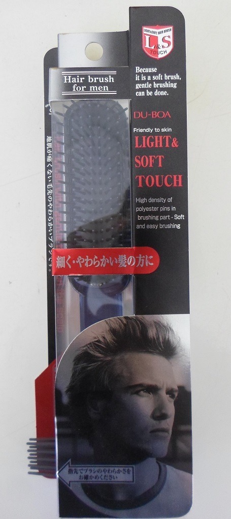 Lược được làm bằng chất nhựa tốt và an toàn cho sức khỏe, chất nhựa có khả năng chống tĩnh điện, tay cầm dày dặt, màu sắc rất đẹp, trong veo nhìn rất thích.
Phù hợp với mái tóc nam bị xơ cứng, làm quà tặng người yêu rất phù hợp nhé.