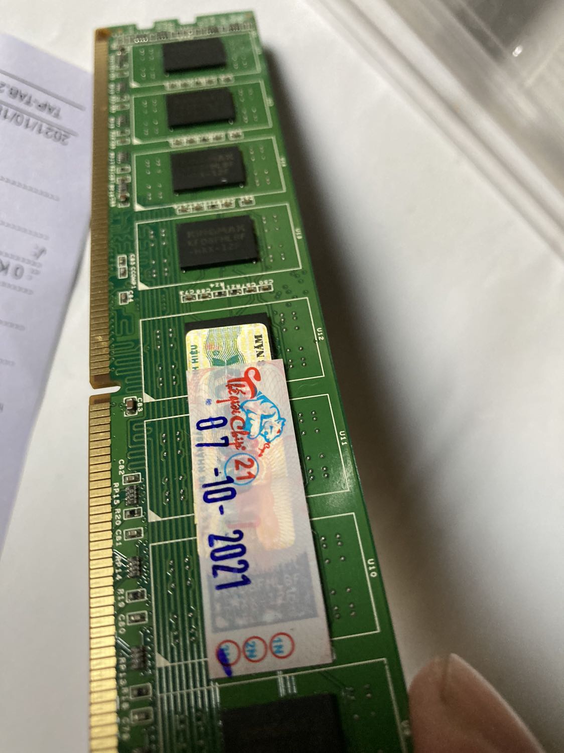 Mới mua về , mở sp ra xem thì sp dính toàn dầu hoả, người bán hình như ko quan tâm tới vấn đề cháy nổ thì phải, lỡ sơ ý gắn vô máy chắc cháy luôn cái main board. Chưa rõ là do người bán vô ý hay biết sp lỗi cũng nhắm mắt đem giao, đã phản hồi Tiki yêu cầu đổi lại , chờ phản hồi, nếu mọi chuyện giải quyết êm đẹp sẽ cập nhật lại phản ánh này. Hơi bực!