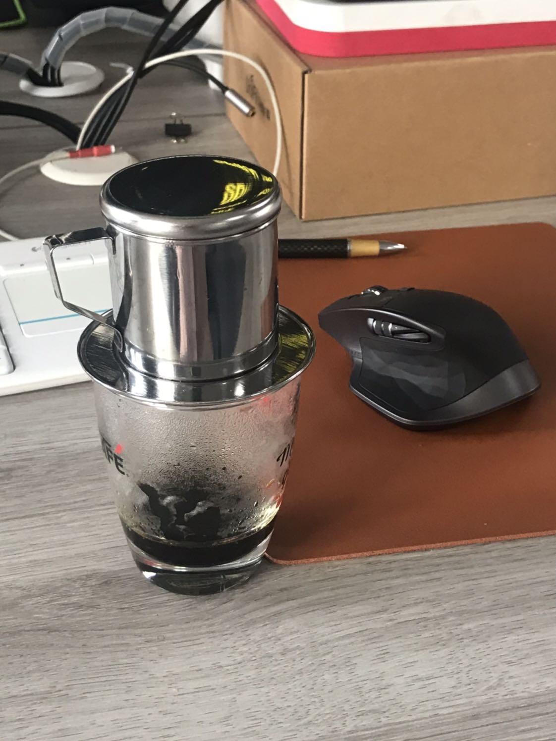 Hàng không phải da thật nhưng cảm giác sang trọng từ da là có thật. Đi chuột êm và rất thích.