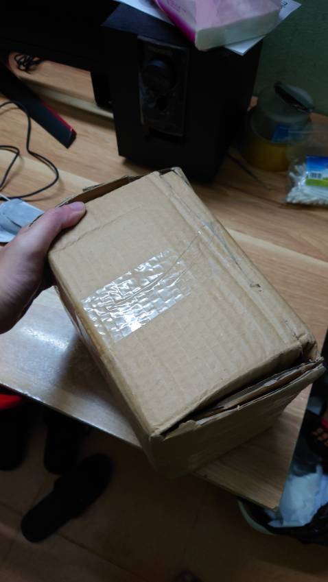 Hàng đóng gói sơ sài, quảng cáo hàng loại 1 mà như hàng loại 3, độ hoàn thiện kém, bẩn dính đen nồi, phần lòng nồi có hiện tượng tróc và bẩn mốc