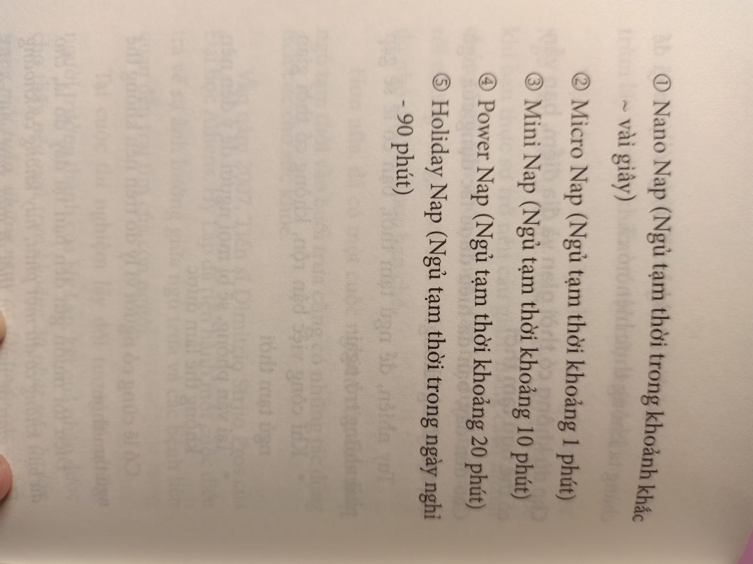 Tuy bìa sách có méo nhưng không sao quan trọng là giá trị sách đem lại, mới đọc xong quyển ngủ ít vẫn khoẻ rất hữu ích nên mua cho những ai muốn có nhiều thời gian hơn , còn có phương pháp ngủ ngắn để tỉnh táo