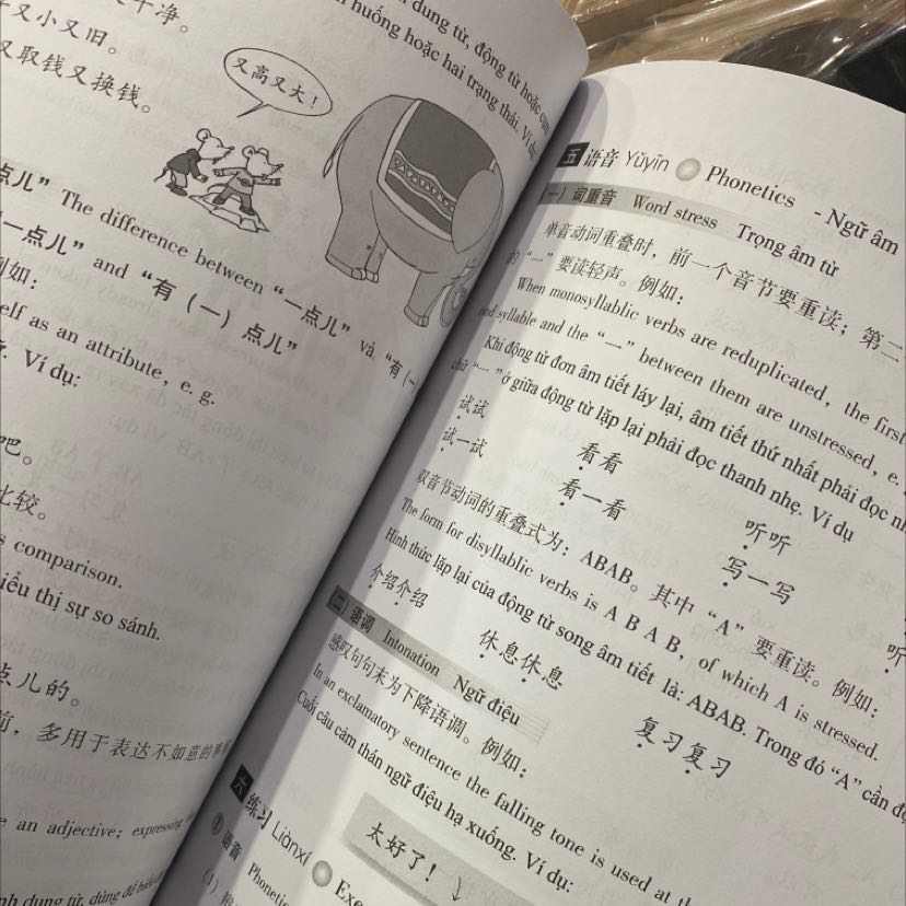 Sách đẹp lắm nha, chất lượng in và giấy in tốt. Nên mua nha mn
- Hơi buồn xíu vì shop ghi tặng kèm khoá học onl + app mà hỏi ra chỉ có mỗi app thui