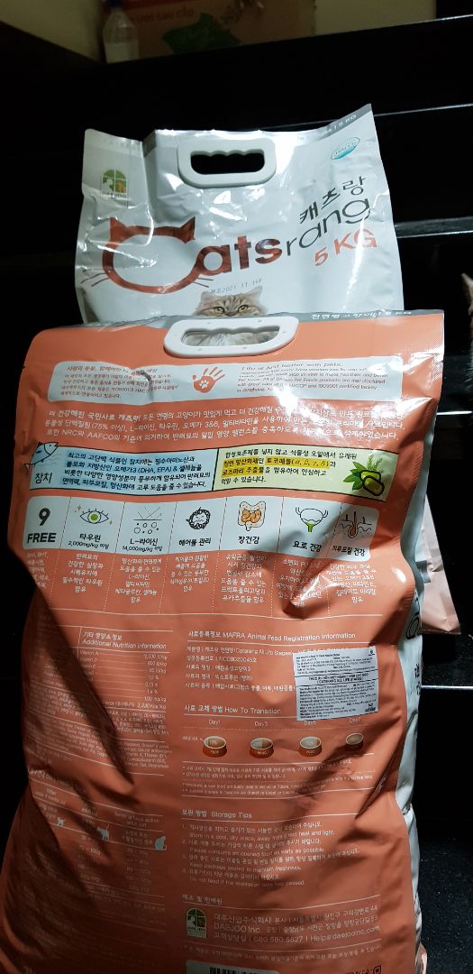 Hàng mới sản xuất được 2 tháng, hạn sử dụng 18 tháng kể từ ngày sản xuất.Vỏ bao nguyên vẹn, trơn láng.2 bao 5kg được đóng thùng carton gọn đẹp.Giao đúng hẹn. Nhân viên giao hàng nhiệt tình. Hàng mới sản xuất được 2 tháng, hạn sử dụng 18 tháng kể từ ngày sản xuất.Vỏ bao nguyên vẹn, trơn láng.2 bao 5kg được đóng thùng carton gọn đẹp.Giao đúng hẹn. Nhân viên giao hàng nhiệt tình.