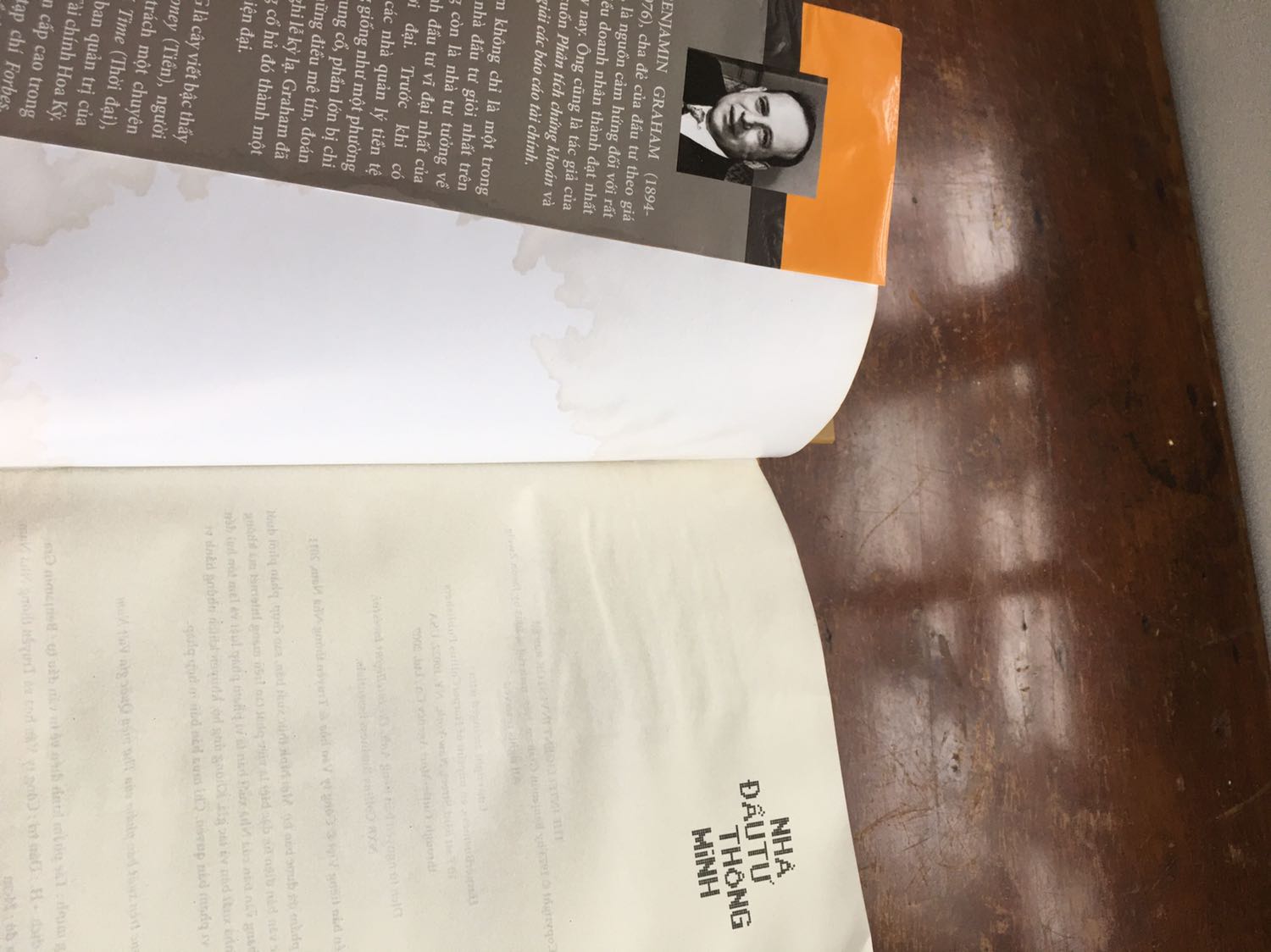 Xin lỗi…sách có giá tốt thì cũng đừng như mới nhặt ở đâu về bán như vậy chứ. Hẹn hơn một tuần giao mà còn trễ thêm một ngày kèm chất lượng thế này. Tiki vui lòng kiểm tra chất lượng giúp người mua nhằm đảm bảo uy tín của mình.