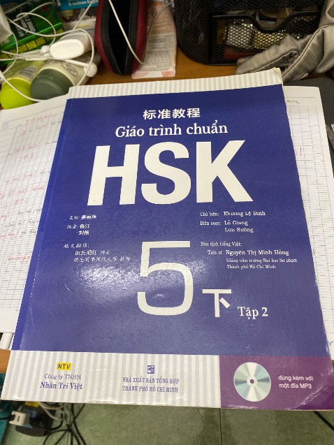 Sách rất củ và dơ. Giống như sách đã qua sử dụng rồi đem bán lại.