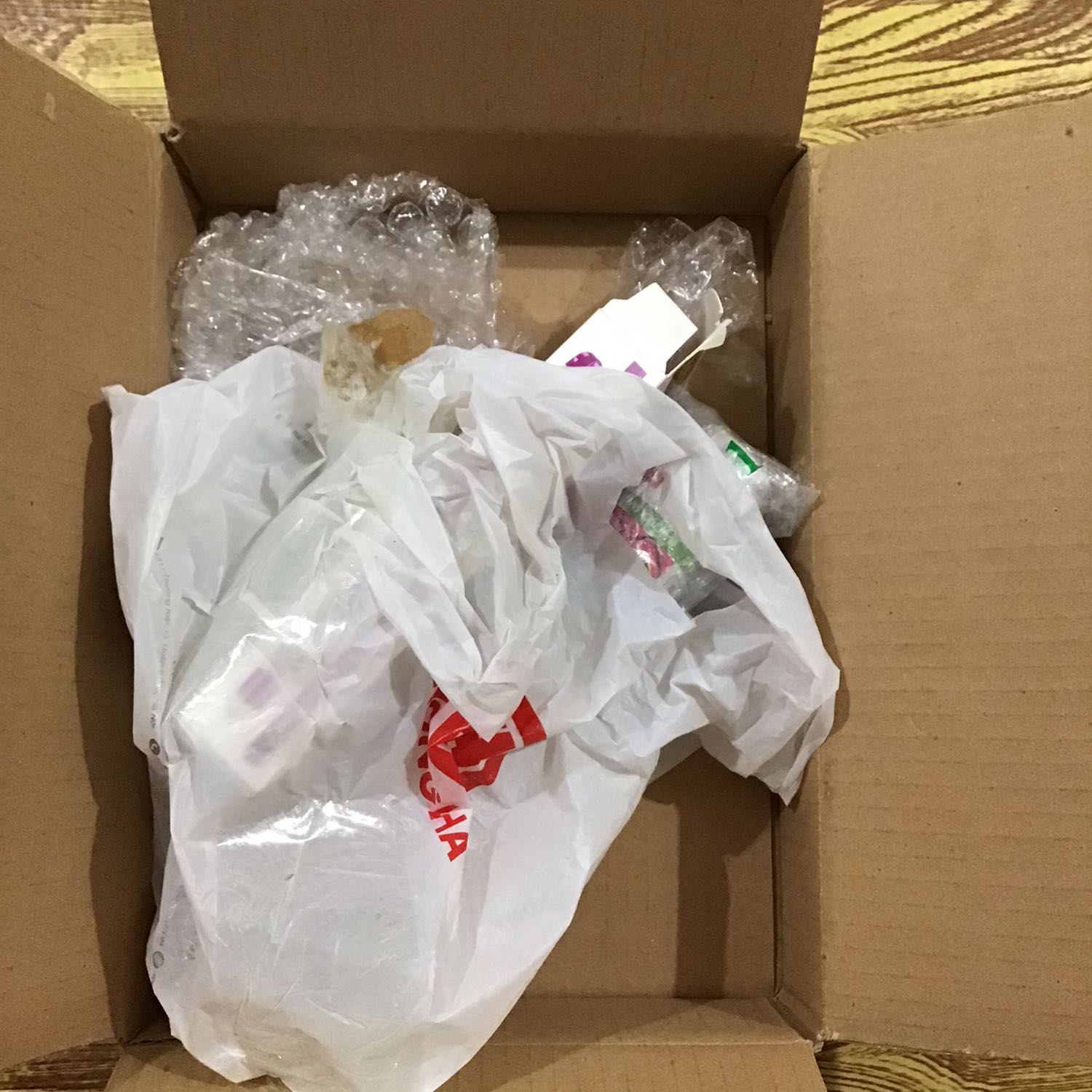 Đóng gói cẩn thận,giao hàng nhanh,bútđẹp. Tiếc là thiếu màu xanh ưa thích của bé,dù random nhưng 4 chiếc mà k có đủ 3 màu thì hơi buồn