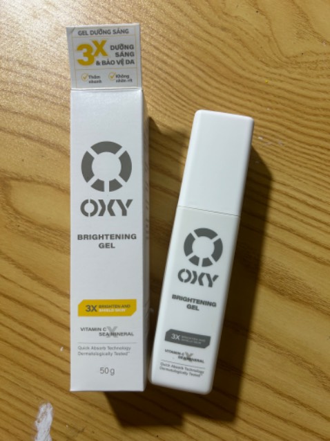 Mua xài từ bữa nặn mụn về, thấy đỡ thâm mụn hẳn. Recommend cho bạn nào mới tập skincare, dùng dưỡng sáng khá ok