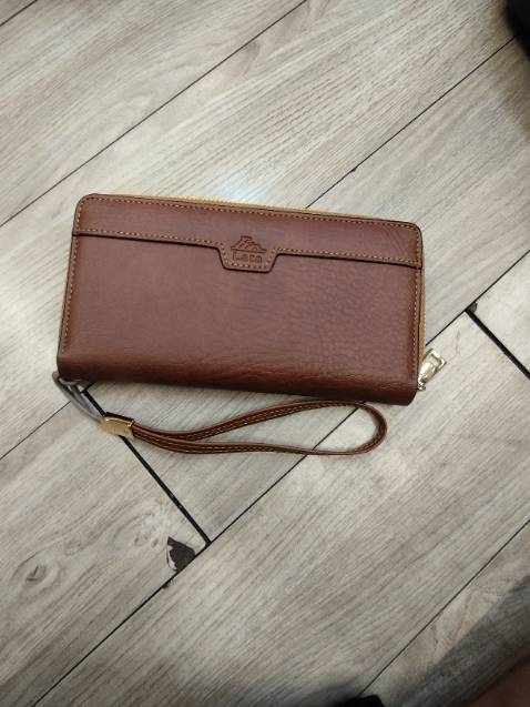 Ví đẹp lắm ạ màu bò đậm nhìn rất ưng bên trong nhìu ngăn quá tiện luôn ..luôn ủng hộ shop