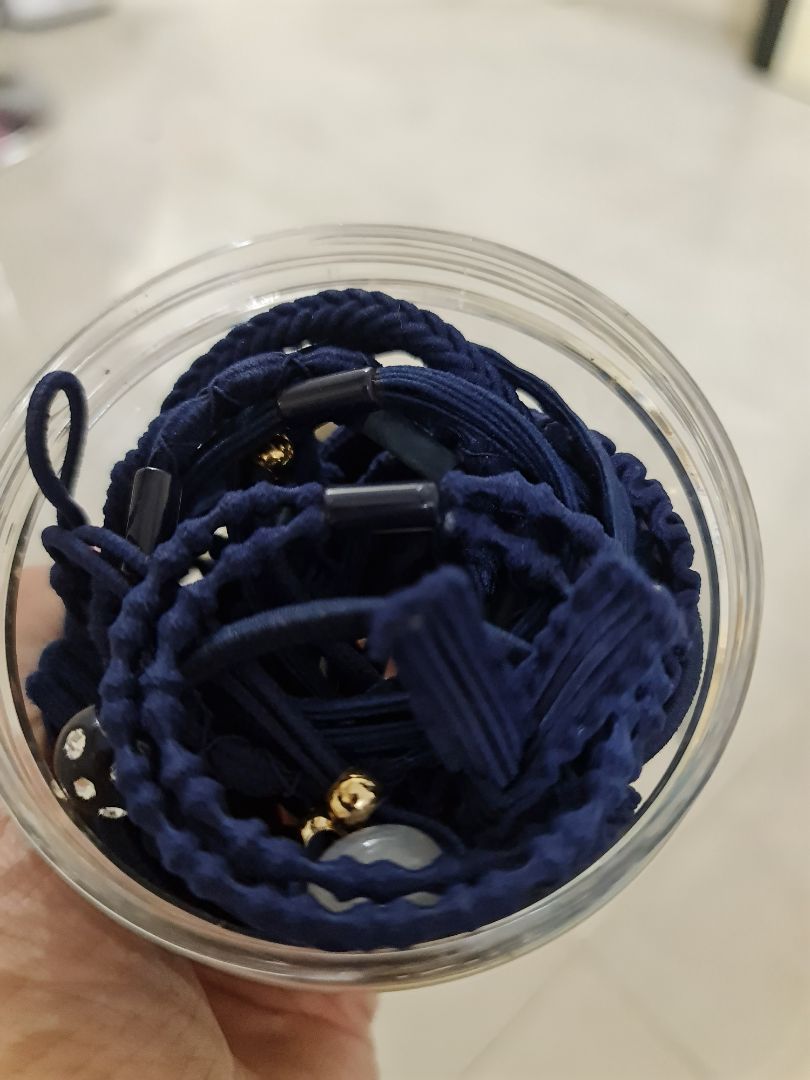 đặt màu xanh...shop đi giao xanh đen ko đúng màu đặt.